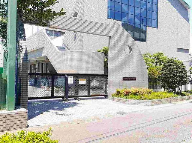 一宮市立　大和西小学校まで1100m