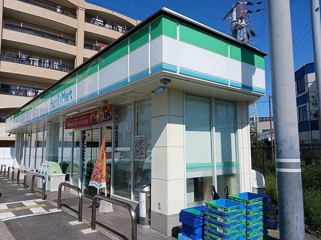 ファミリーマート様まで390m