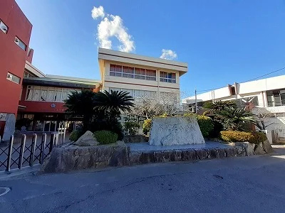 牟礼北小学校まで550m