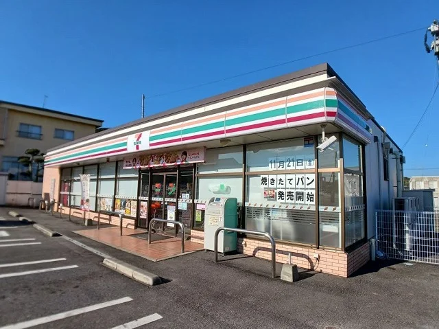 セブンイレブン　菰田店まで100m
