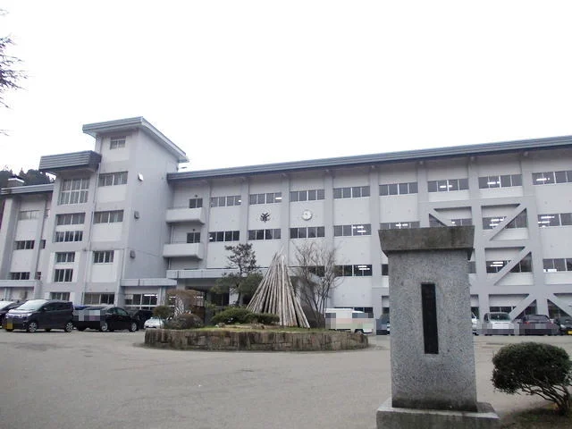 湯沢高校まで1100m