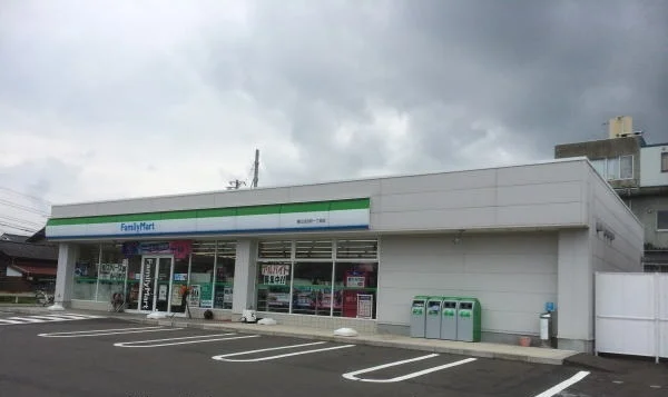 ファミリーマートまで600m