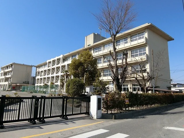 大垣市立静里小学校まで550m
