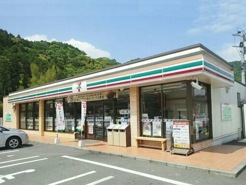 セブンイレブンまで100m