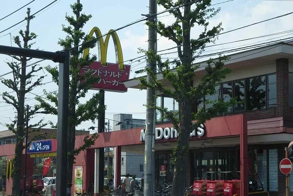 マクドナルドまで750m