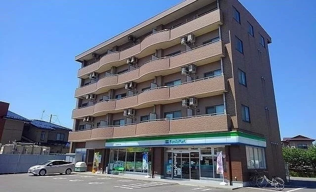 ファミリーマート茨島四丁目店まで236m