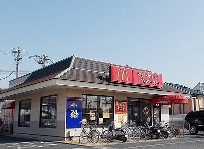 マクドナルド久里浜街道舟倉店まで651m