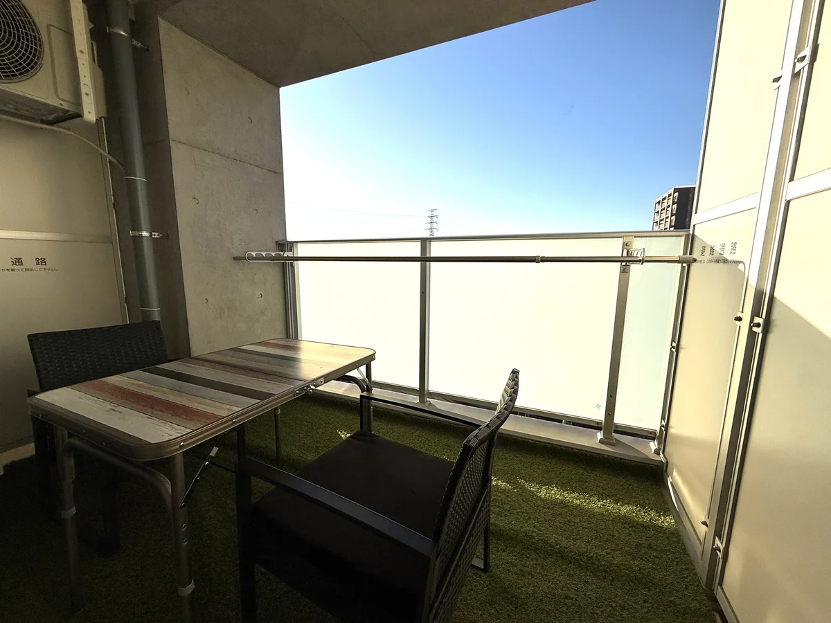 広々としたバルコニーで癒しの時間を