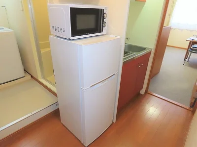 電子レンジ、冷蔵庫完備
