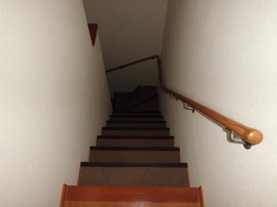 手摺付で安全です。