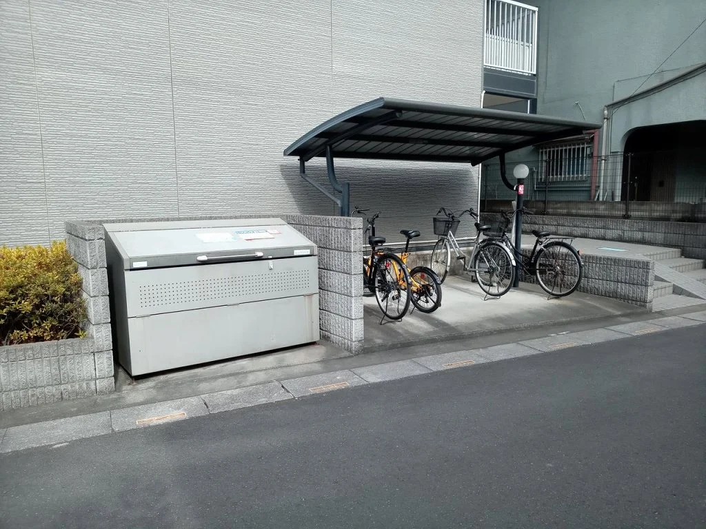 自転車置き場・ゴミ置き場