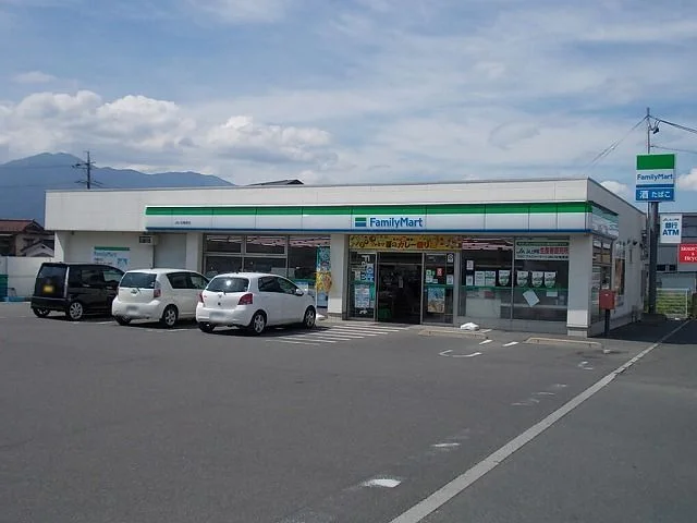 ファミリーマートＪＡいな竜東店まで300m