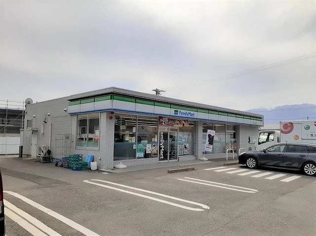 ファミリーマート　伊那上川手店まで1300m