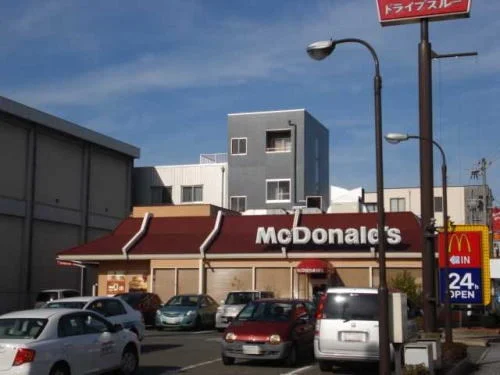マクドナルド 花堂店まで550m