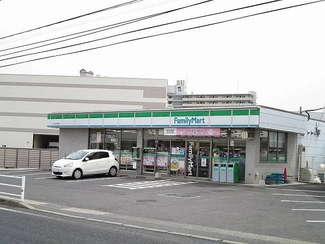 ファミリーマートまで110m