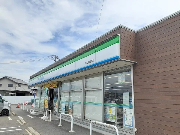 ファミリーマート亀山能褒野店まで1700m