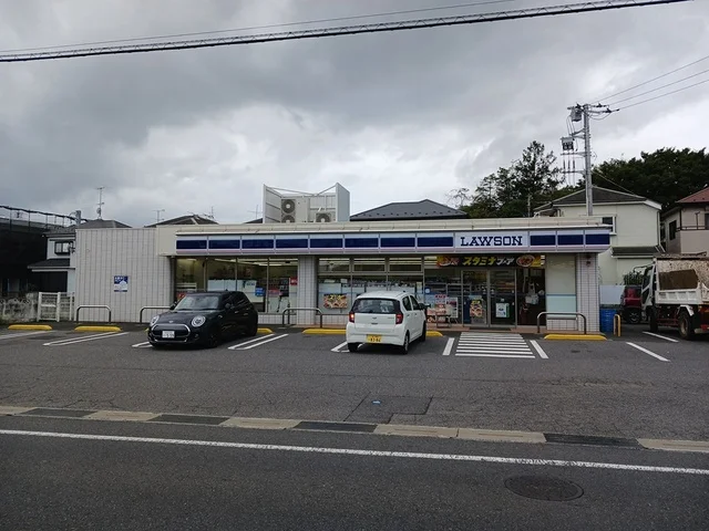 ローソン流山向小金店まで707m