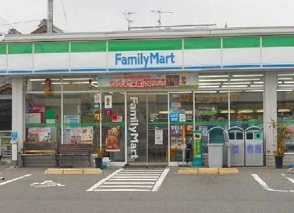 ファミリーマートまで450m