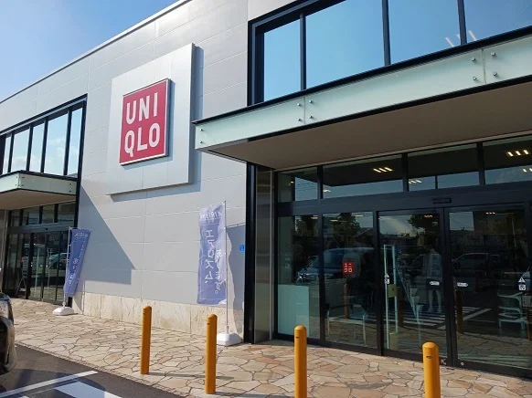 ユニクロ高崎問屋町店まで350m