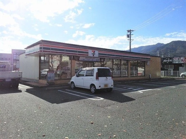 セブンイレブン  辰野伊那富店まで2000m