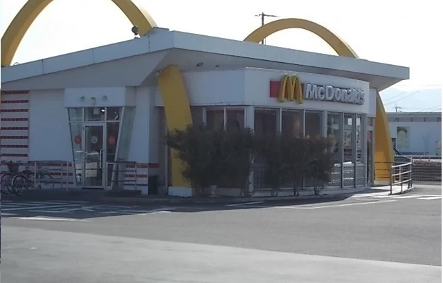 マクドナルドさんまで1800m