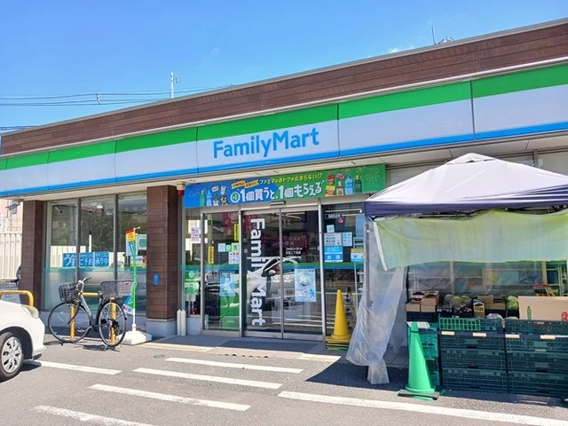 ファミリーマート 江北２丁目店まで300m