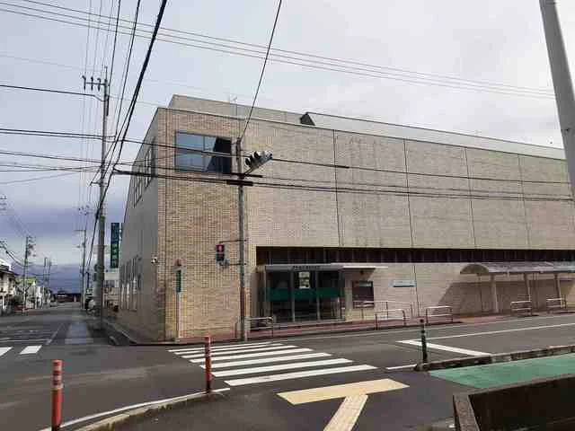 伊予銀行新居浜支店まで556m