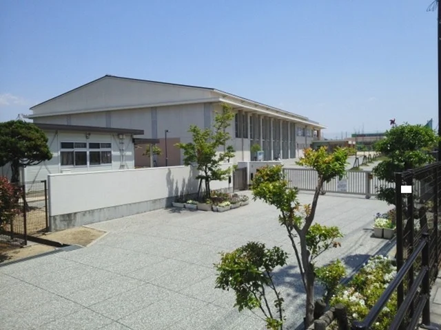 倉敷南小学校まで800m