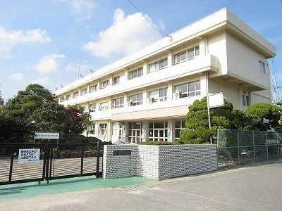 北島南小学校まで870m