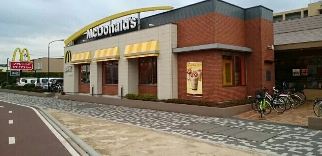マクドナルドまで80m