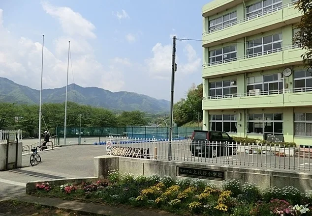 市立　上荻野小学校まで1100m