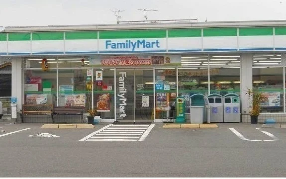 ファミリーマートまで600m