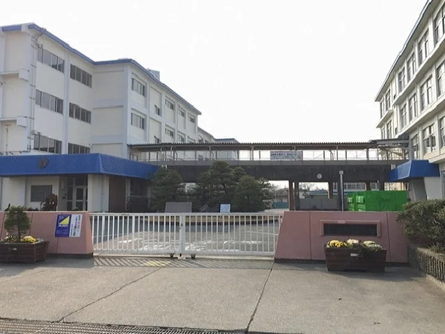 浜松市立芳川北小学校まで1300m