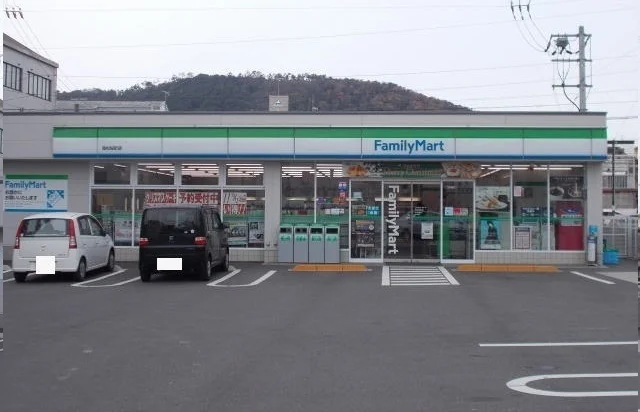 ファミリーマートまで450m