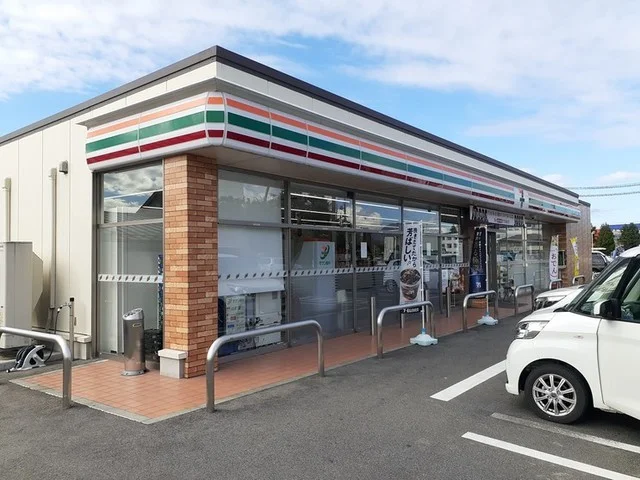 セブンイレブンまで1300m