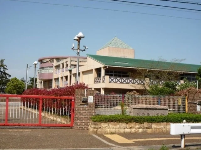 別府西小学校まで500m