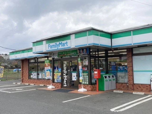 ファミリーマート 市貝店まで1400m