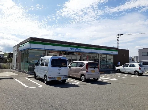 ファミリーマートまで450m