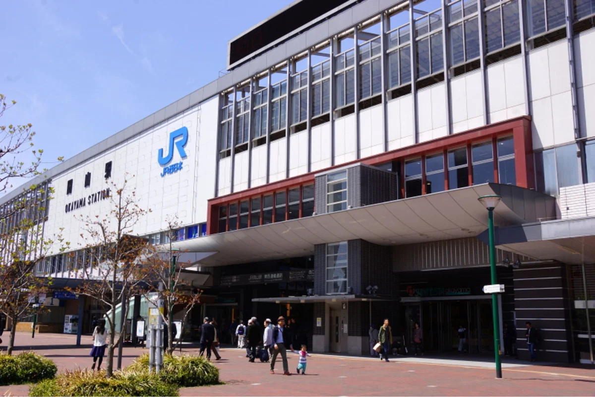 岡山駅まで車で18分、7.6km。