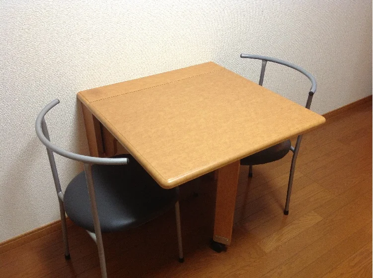 折りたたみテーブル・椅子2脚