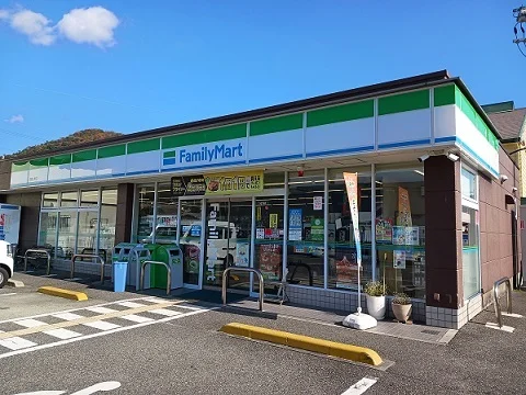 ファミリーマート　西脇上野店まで200m