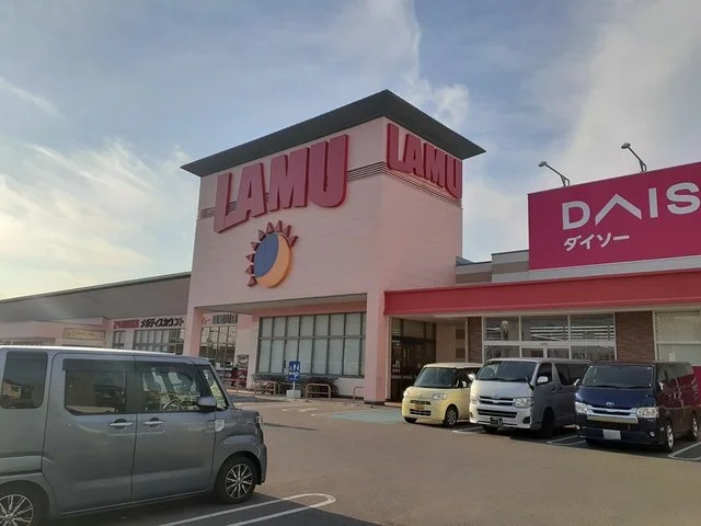 ラ・ムー寝屋川店様まで450m