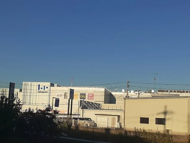 ララポート堺様まで557m