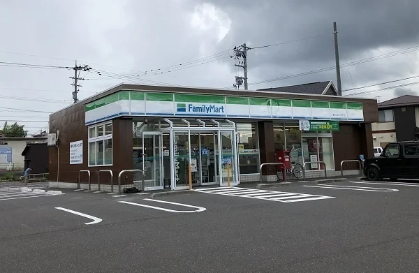 ファミリーマートまで80m
