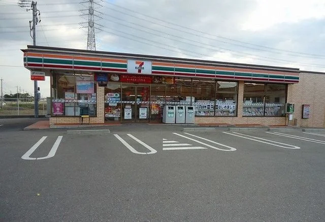 セブンイレブン西尾巨海町店まで800m