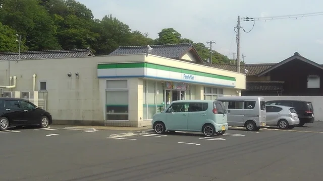 ファミリーマート 網野町店まで700m