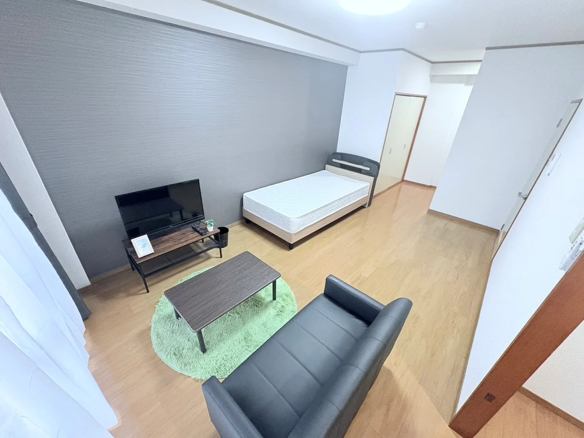 温かい雰囲気のお部屋！自宅で暮らすようなゆったりとした空間が魅力的♪出張の方はもちろん、観光にいらっしゃった方にもおススメ☆★Ｓマンスリーのお部屋は家具・家電・備品の充実度が高いため大変ご好評いただいております。