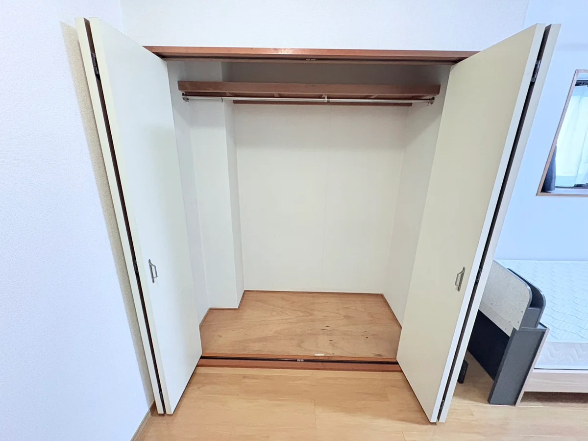 収納スペースも充実しており、嬉しいポール付☆☆