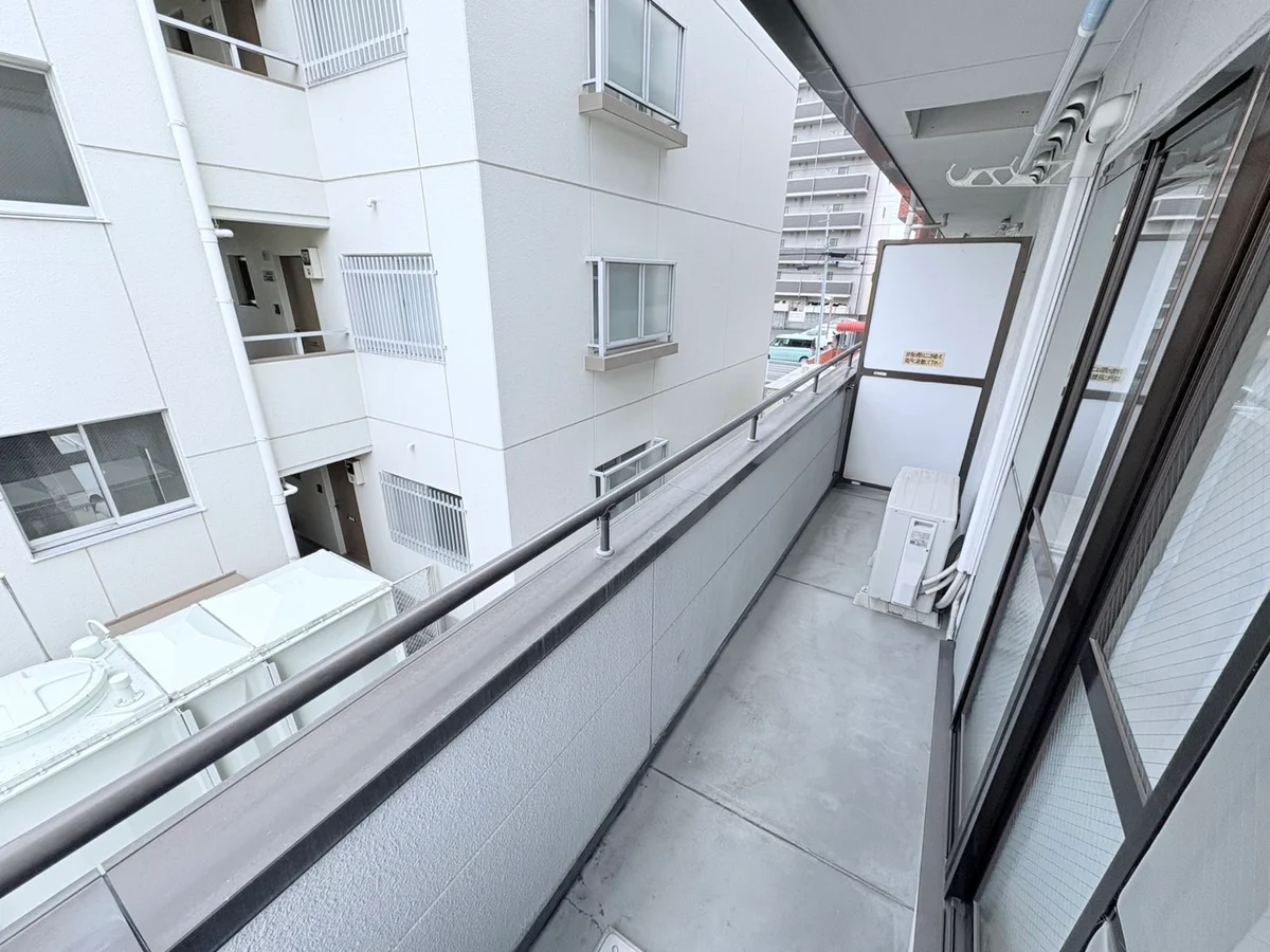 洗濯竿・スリッパ備え付☆入居中洗濯もできるので、コインランドリーに行かなくても大丈夫☆☆