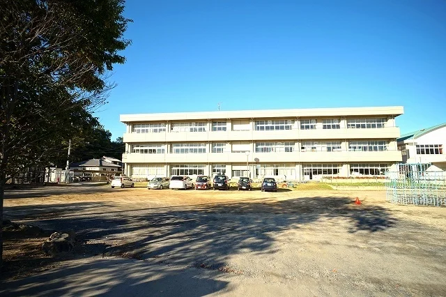 三重小学校まで300m
